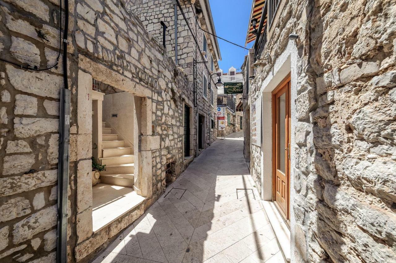 Apartmani Aligator Primosten Exterior photo